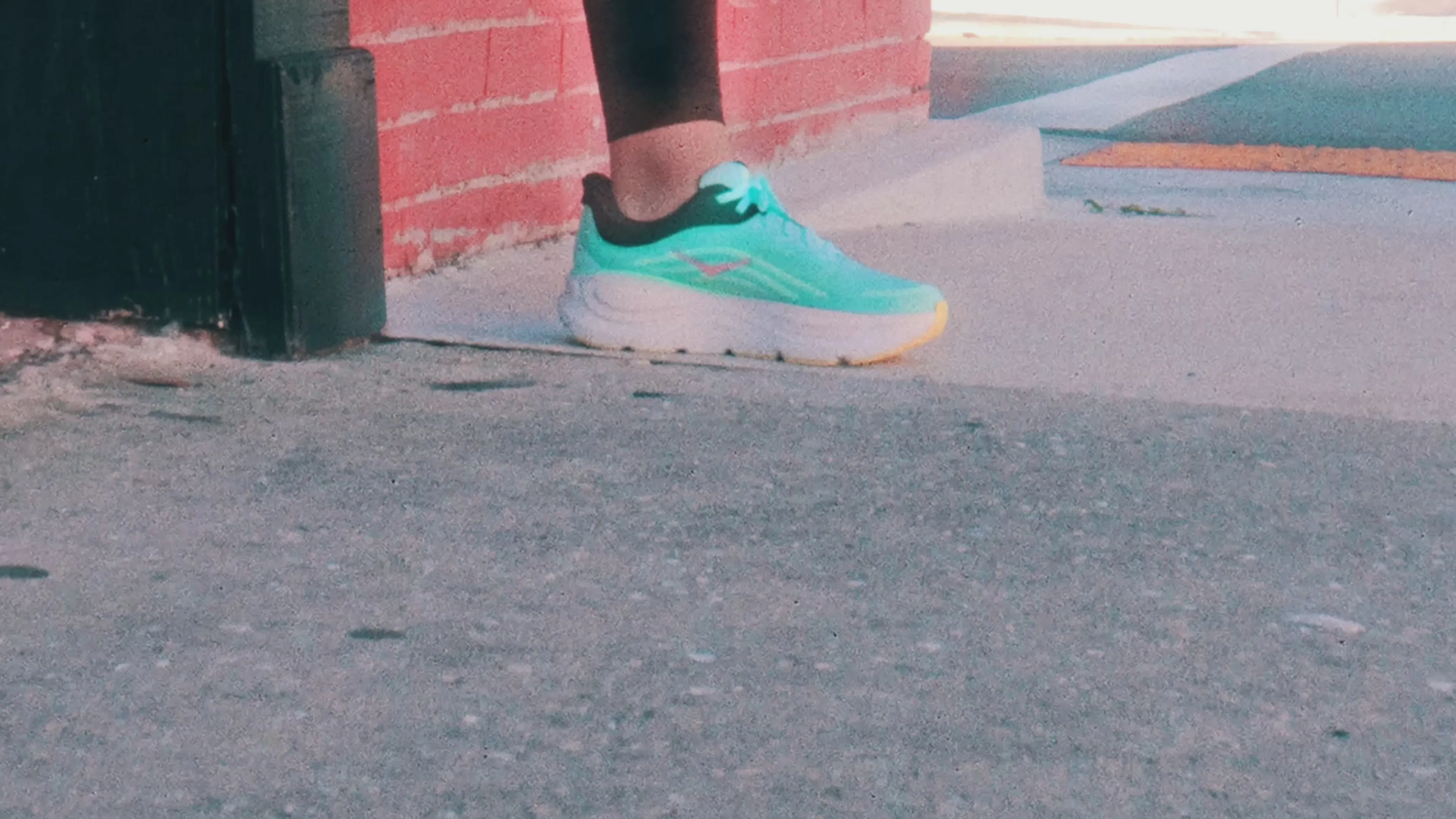 Hoka Bondi 9 Luna Moth - Blue Spark