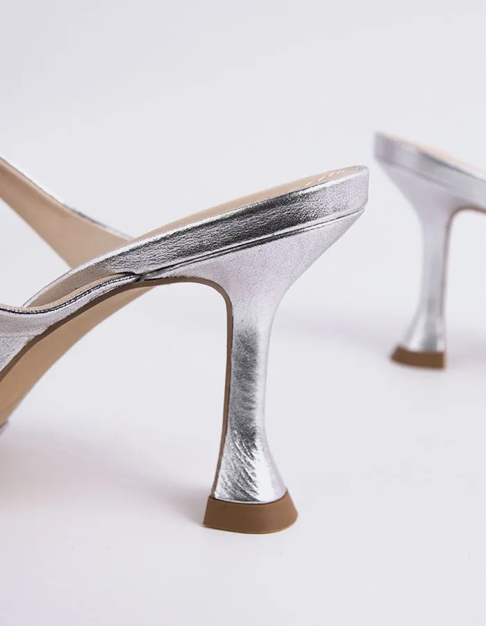 Jandira Silver Leather