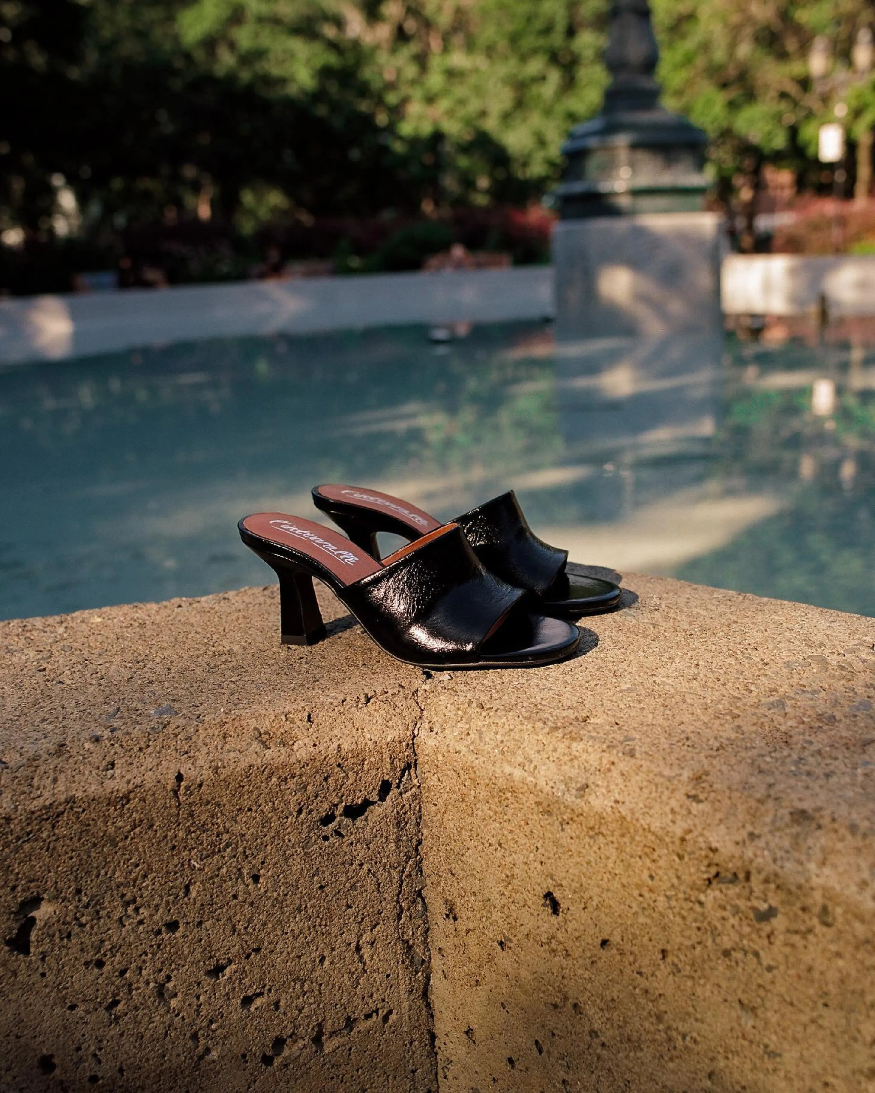 Pinto Black Leather