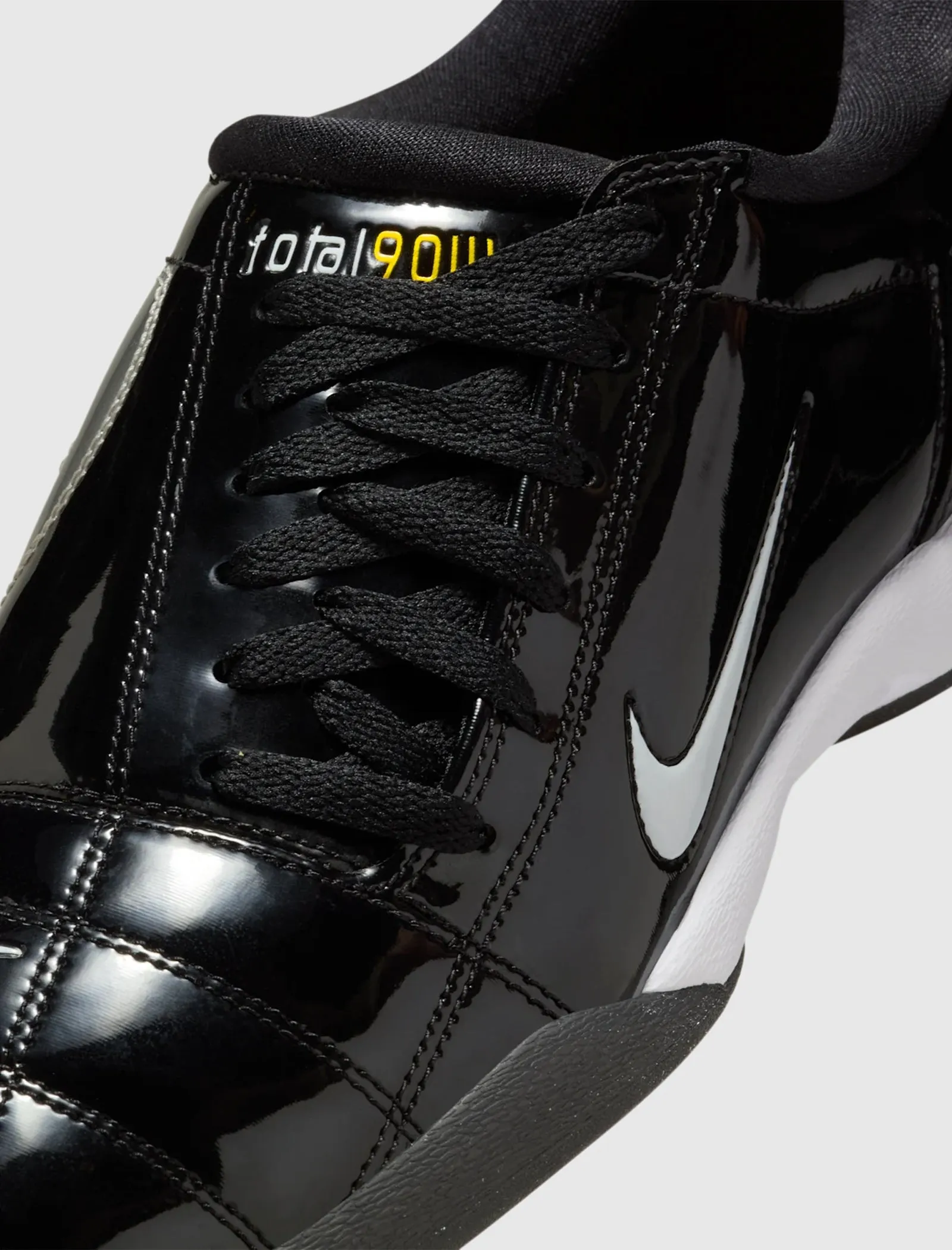 T90 SP "BLACK/WHITE/METALLIC SILVER"