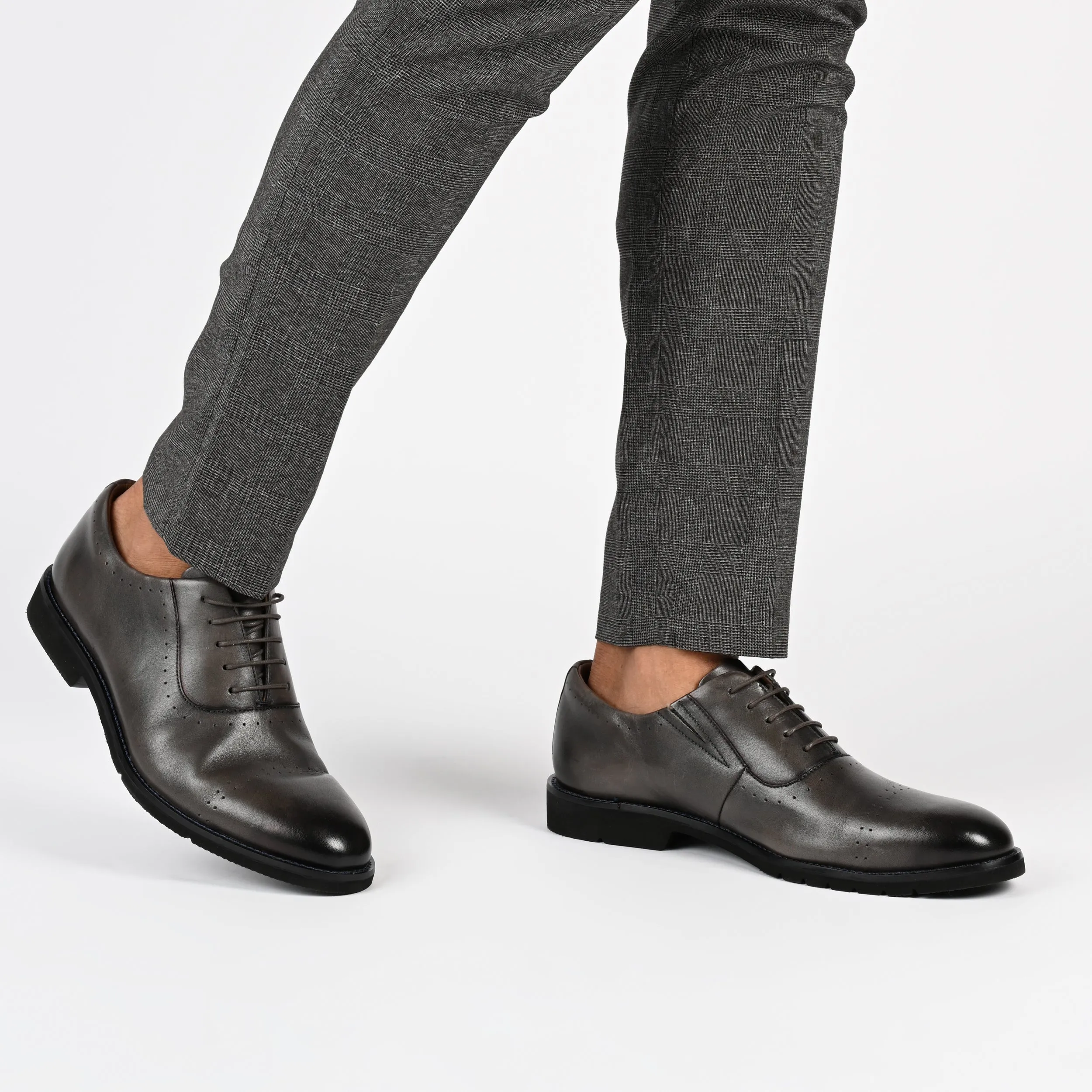 Thomas & Vine Morey Perforated Oxford