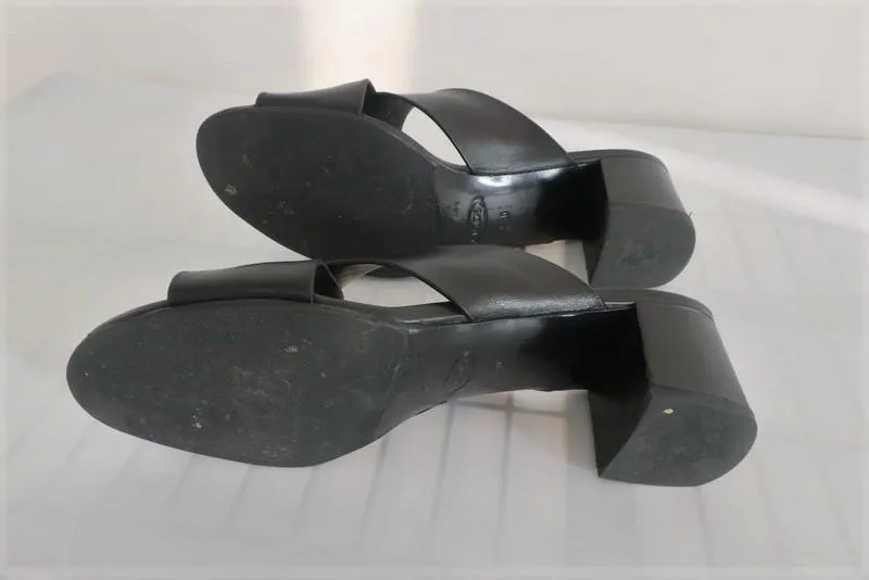 Tod's Crisscross Slide Sandals Black Leather Size 40 Mid-Heel Mules