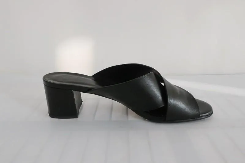 Tod's Crisscross Slide Sandals Black Leather Size 40 Mid-Heel Mules