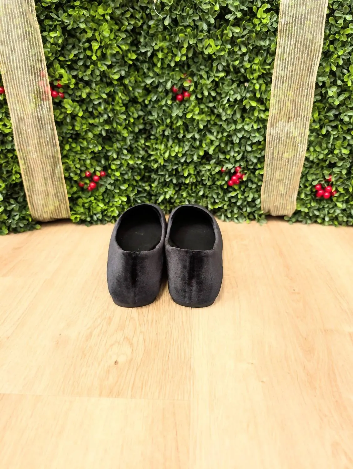 Women Over It Flat Shoe In Black
