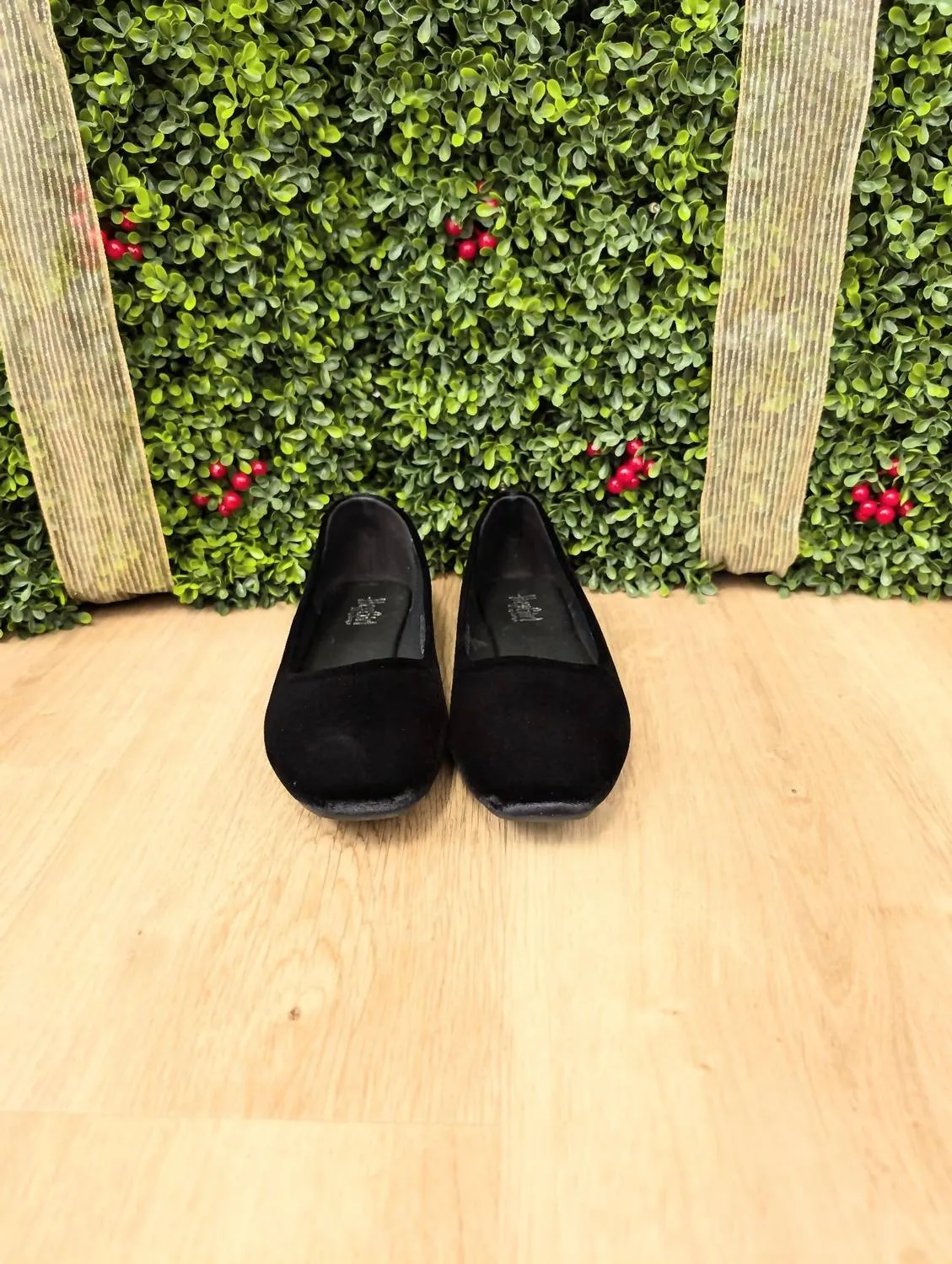 Women Over It Flat Shoe In Black