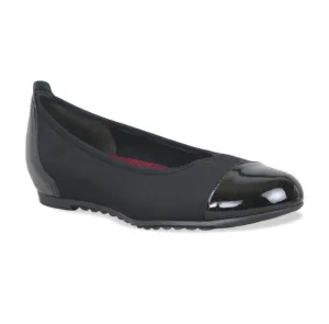 Women's Henlee Flat In Black Fabric/patent