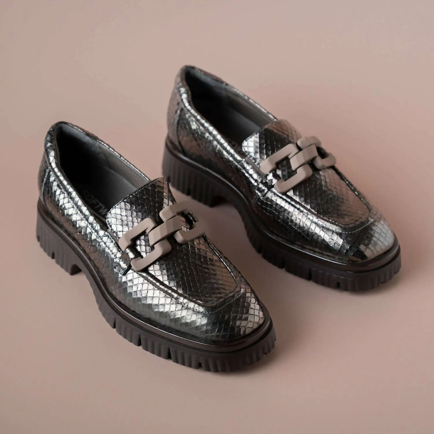 Women's Leather Loafer In Pewter Metallic
