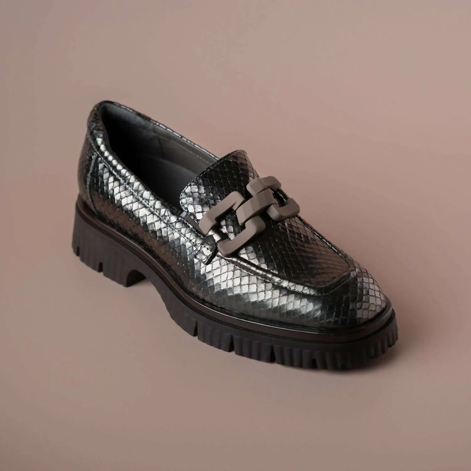 Women's Leather Loafer In Pewter Metallic